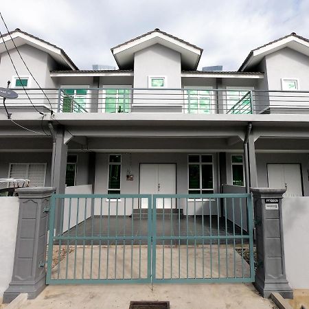 Ayna Homestay 5 Minutes To Marang Jetty Luaran gambar